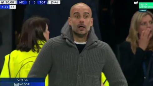 Guardiola en el momento en el que se anularon el gol de Sterling.