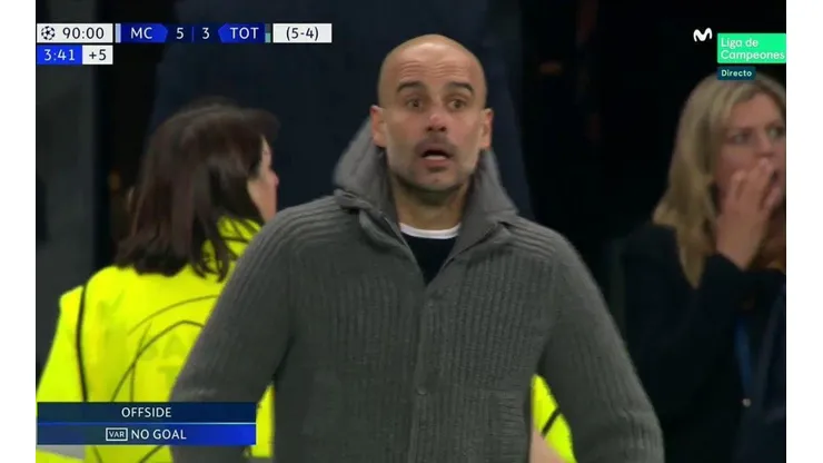 Guardiola en el momento en el que se anularon el gol de Sterling.