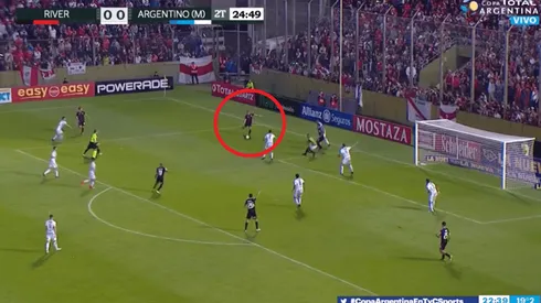 El arquero salió lejos y Borré le pegó sin ángulo para el 1-0 de River