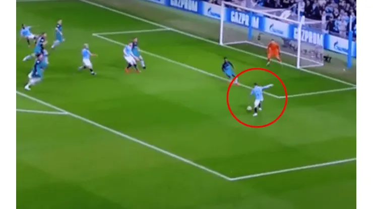 Agüero trasladó, se la pasó a Bernardo Silva y la fortuna hizo que llegue el empate del City