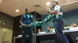 Almada recibió un presente muy particular de un aficionado al asumir en Santos Laguna