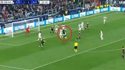 Enorme cabezazo de De Ligt.