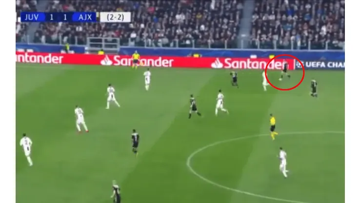 Foto de la jugada del Ajax.