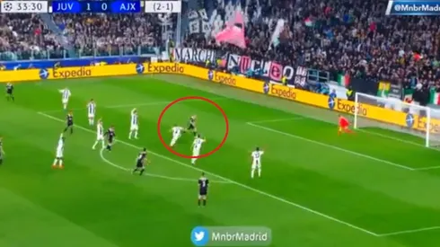 Con un poco de fortuna: la pelota le quedó a van de Beek y el Ajax le empató a la Juventus