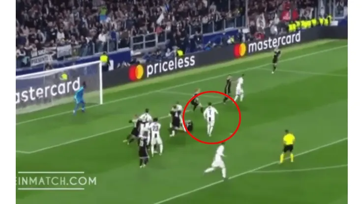 Gran cabezazo de Cristiano Ronaldo.