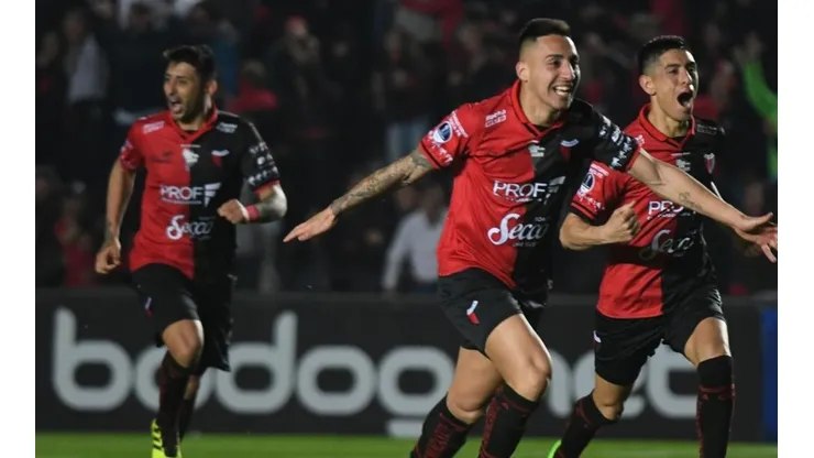 Colón vs Deportivo Municipal por Copa Sudamericana.