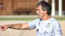 Almada ya dirigió su primer entrenamiento.