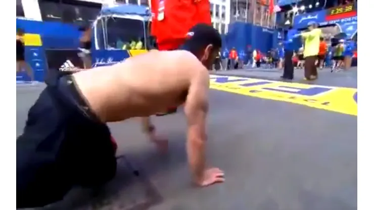 Emocionante: terminó a la rastra la maratón de Bostón por una promesa