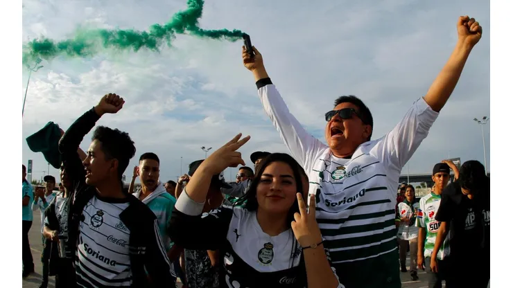 La afición del Santos Laguna merece otro presente.