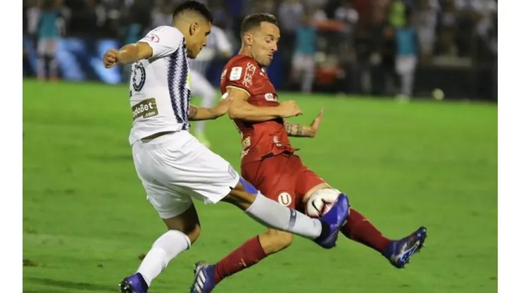 En condición de visitante Universitario se llevó el primer clásico del año