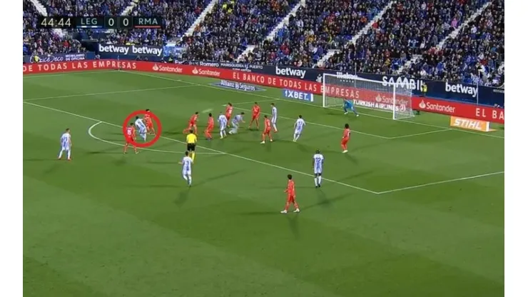 Golazo de Jonathan Silva.