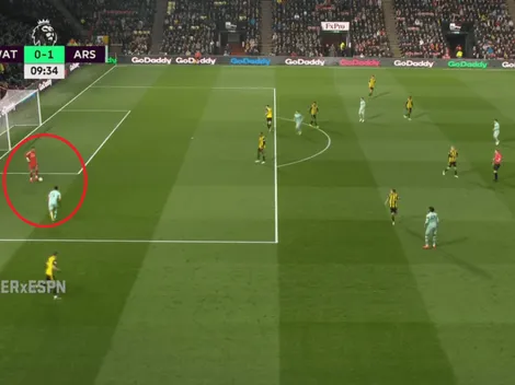 Video: Aubameyang sacó provechó del blooper de la temporada en la Premier League