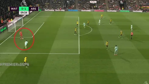 Video: Aubameyang sacó provechó del blooper de la temporada en la Premier League