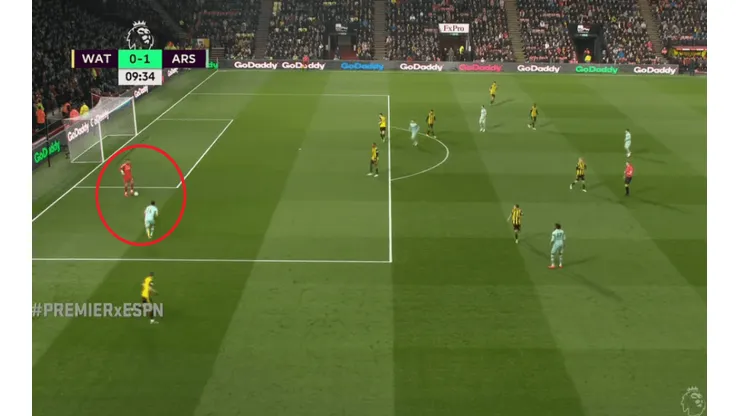 Video: Aubameyang sacó provechó del blooper de la temporada en la Premier League
