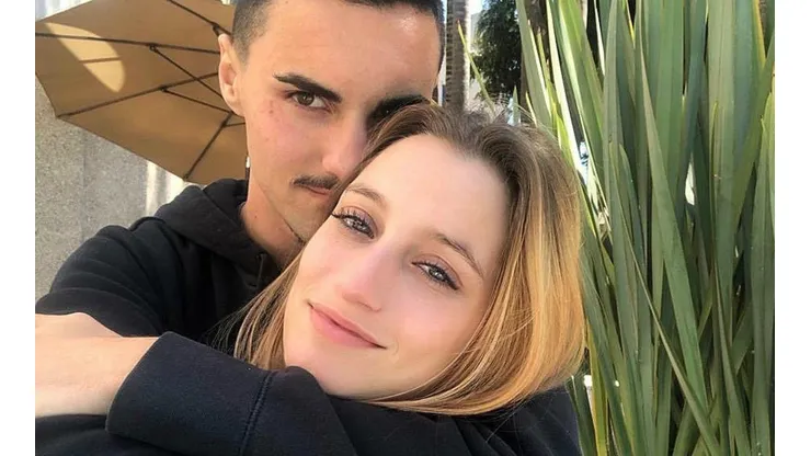 Linda foto de Eustáquio con su novia.