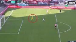 La acción que casi termina en gol.