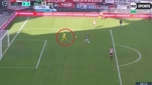 La acción que casi termina en gol.