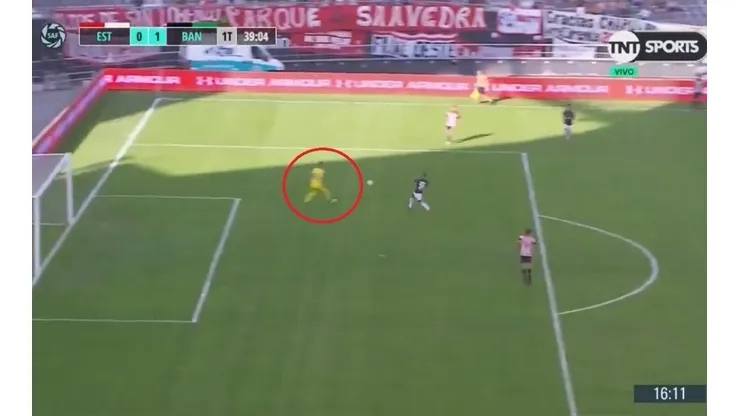 La acción que casi termina en gol.