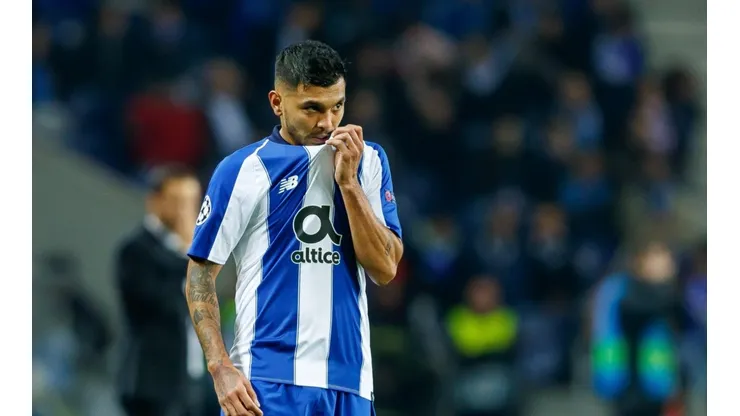 Ahora, Corona sí se lesionó con el Porto...