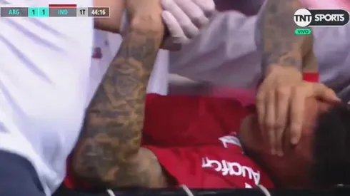 Sufre Independiente y la Selección Argentina: Bustos se fue llorando en camilla