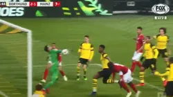 La triple atajada a puro reflejo de Bürki para salvar al Borussia Dortmund