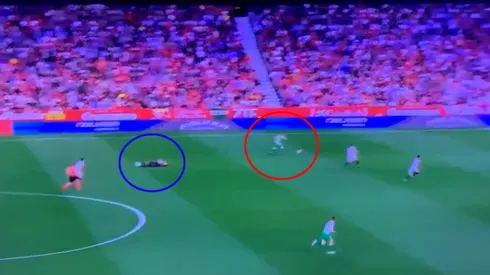 Foto de la jugada en el clásico.