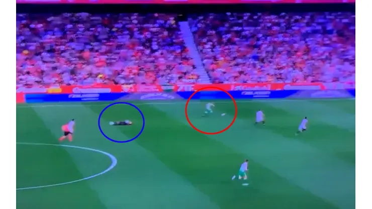 Foto de la jugada en el clásico.