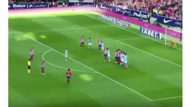 A veces sí se parece a Messi: el golazo de Griezmann de tiro libre