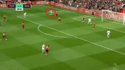 Gran maniobra de Manuel Lanzini.