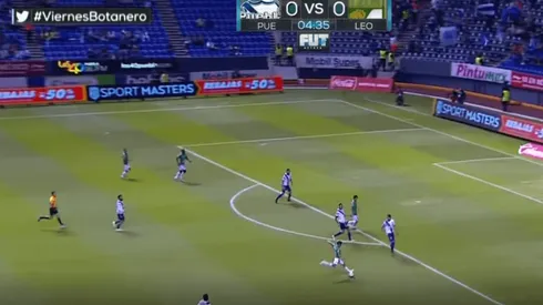 Mena puso el primer tanto para el León con un zapatazo de afuera del área.