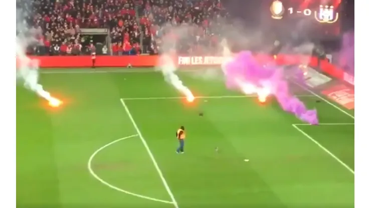 El Lieja de Ochoa ganaba el Clásico hasta que se suspendió porque lanzaron bengalas