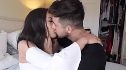 Video: youtuber le comió la boca a su hermana para tener más seguidores