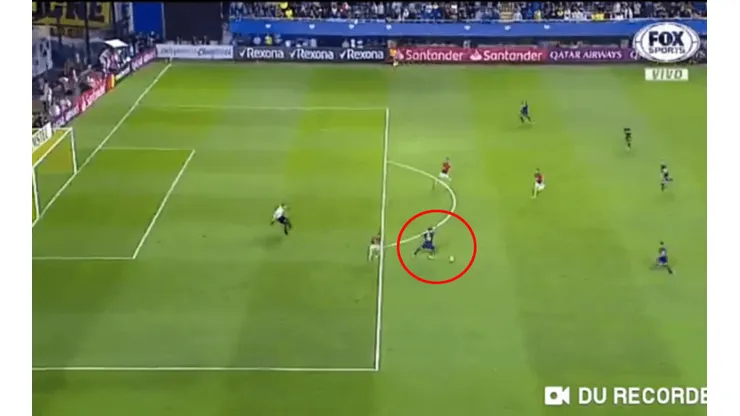 Foto de Mauro Zarate en su gol.