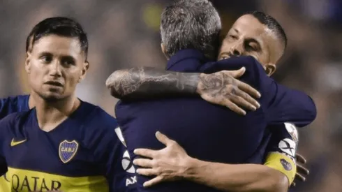 Boca viral: en la foto del abrazo entre Alfaro y Benedetto, todos hablan de la cara de Mauro Zárate
