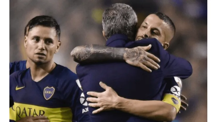 Boca viral: en la foto del abrazo entre Alfaro y Benedetto, todos hablan de la cara de Mauro Zárate