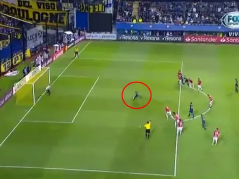 Benedetto le pidió el penal a Tevez, el Apache lo dejó y el Pipa le rompió el arco