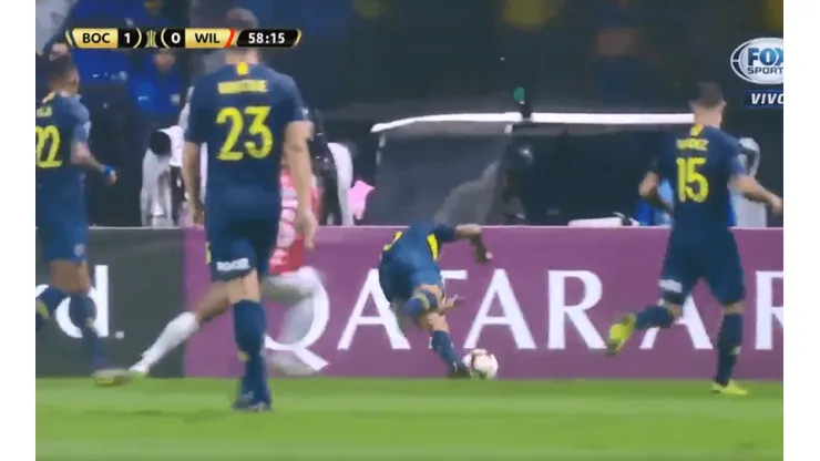 Esto es Boca: Tevez la perdió, luchó y se tiró de cabeza como loco
