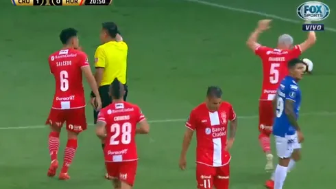 Foto de los jugadores de Huracán enojados.