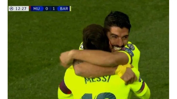 Suárez marcó en Old Trafford de un pase genial de Messi y rompió su maldición