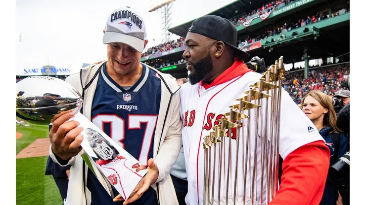 Rob Gronkowski enloqueció al público en ceremonia de campeones de los Medias Rojas