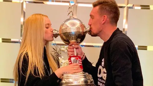 Armani y Daniela con la Copa.