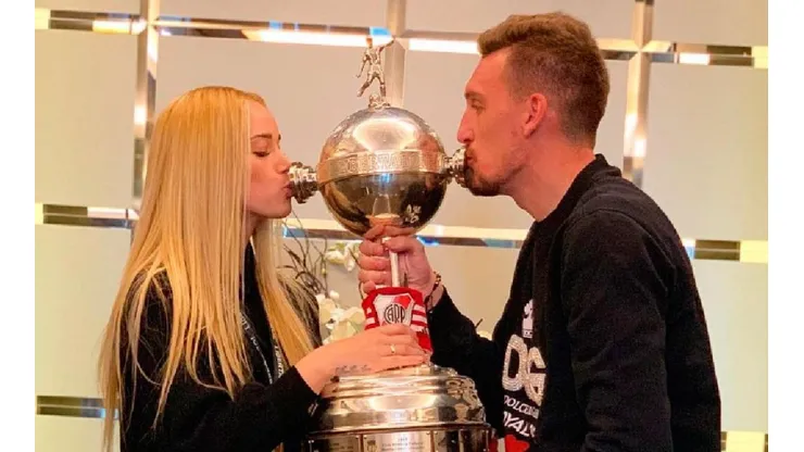 Armani y Daniela con la Copa.