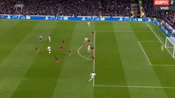 ¿Fue offside? Son evitó que se vaya el balón, sacó a bailar a Delph y metió gol para Tottenham