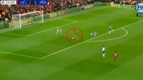 Lo asustó Iker: le regalaron el balón a Salah, quedó mano a mano con Casillas y definió muy mal