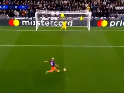 Al City lo ayudó el VAR pero Agüero pateó el peor penal del día y Lloris lo adivinó