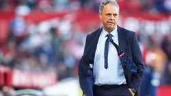 Caparrós dirigiendo al Sevilla.