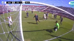 Reflejos de oro: Luchetti metió una de las mejores atajadas de la Superliga Argentina