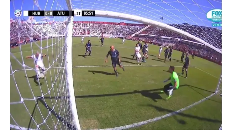 Reflejos de oro: Luchetti metió una de las mejores atajadas de la Superliga Argentina
