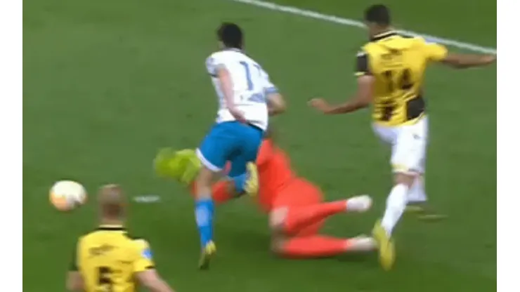 Lozano lo empató solo: penal y gol de PSV
