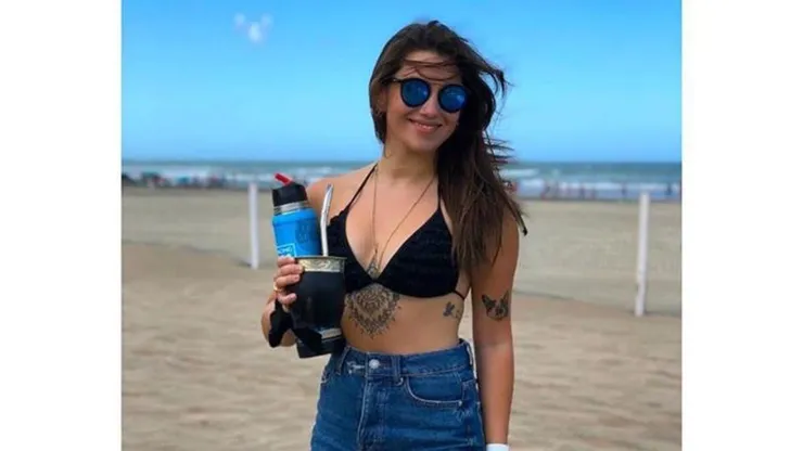 La novia de Ricardo Centurión subió dos fotos antes de dormir...¿sin ropa?